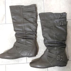 Flat heeled Grey Boots